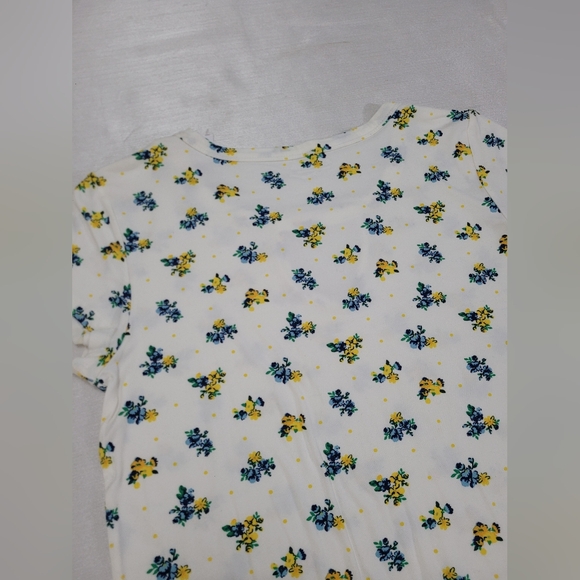 Juniors' Cut-Out Tee, Short Sleeve, White with Daisy Floral Design, JoeBoxer - Picture 6 of 8